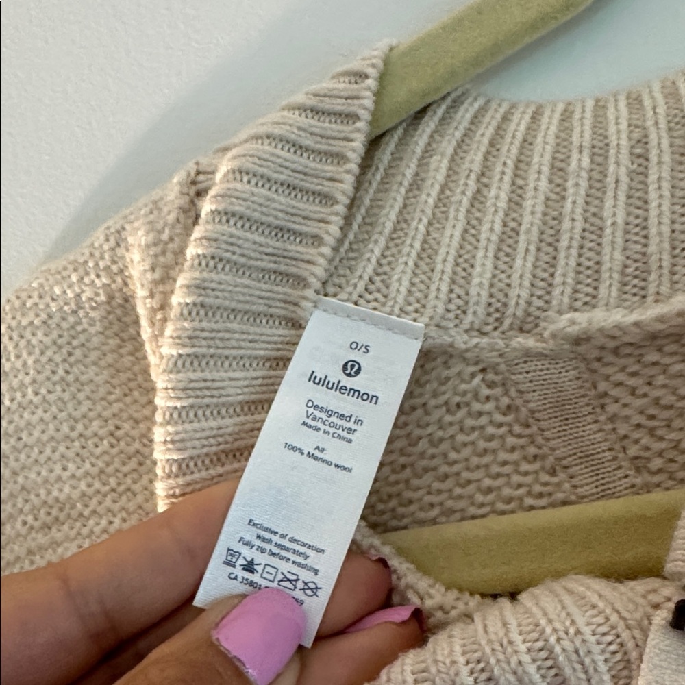 Lululemon 100% Merino wool poncho - Picture 5 of 6